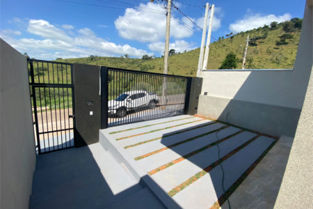 Casa à venda com 3 quartos, sendo 1 suíte, no condomínio Residencial Santa Martha, Bom Jesus dos Perdões - SP