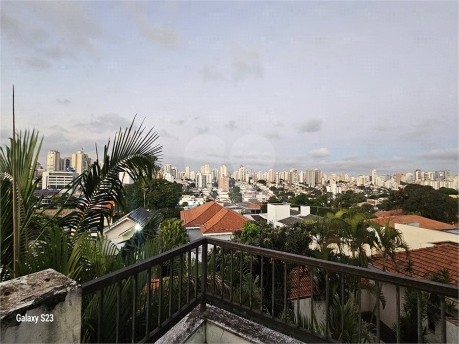 Casa à venda com 8 quartos, sendo 2 suítes, em Indianópolis, São Paulo, SP