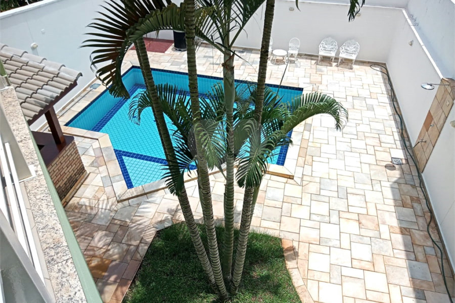 Sobrado à venda com 4 quartos, sendo 3 suítes, em Tremembé, São Paulo, SP