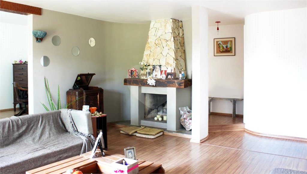 Casa à venda com 4 quartos, sendo 2 suítes, em Jardim Leonor, São Paulo, SP