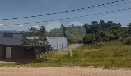 Terreno à venda no condomínio Lago Dourado, Jacareí - SP