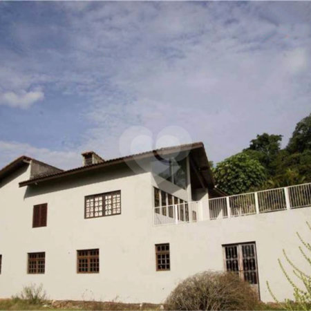 Casa à venda com 5 quartos, sendo 1 suíte,  no condomínio Chacaras do Lago, Vinhedo - SP