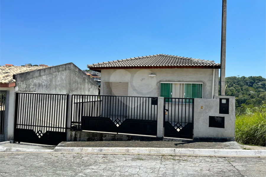 Sobrado à venda com 3 suítes em Barreiro, Mairiporã, SP