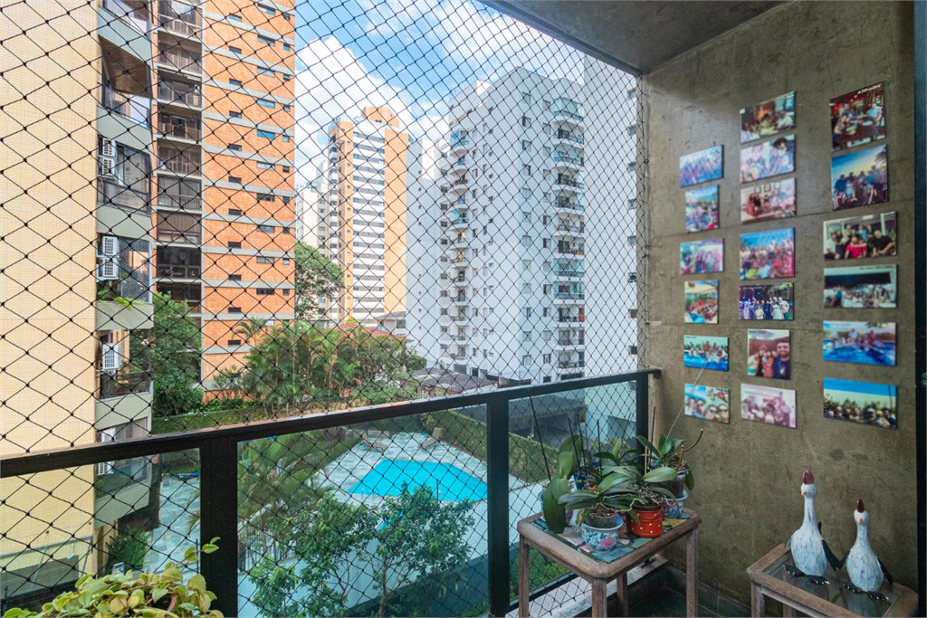 Apartamento à venda com 3 quartos, sendo 1 suíte, em Moema, São Paulo, SP