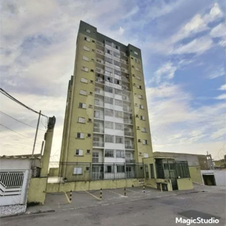 Apartamento com 50m², 2 dormitórios, 2 vagas, disponível para venda e locação, no bairro Água Chata, em Guarulhos.