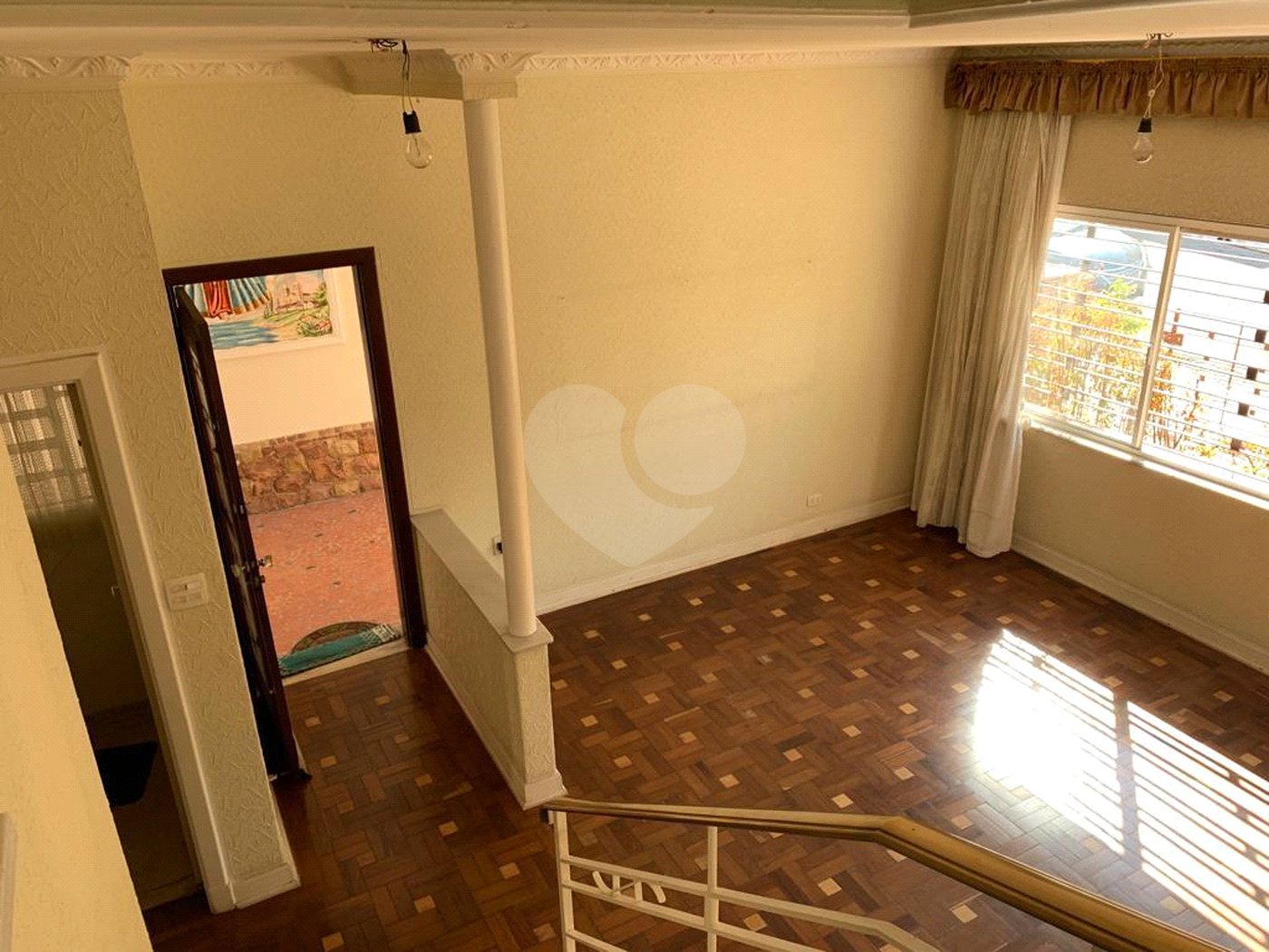 Casa à venda na Aclimação de 190m² com 3 dormitórios e 2 vagas.