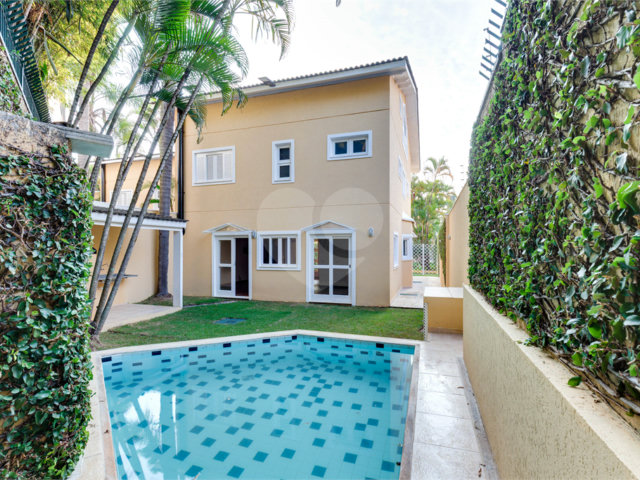 Casa para alugar com 4 quartos, sendo 2 suítes,  no condomínio Cassiano Ricardo, São Paulo - SP