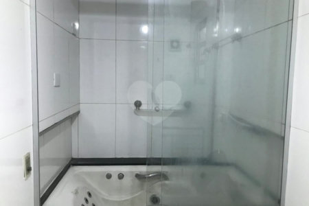 Espaço e Segurança no Bom Retiro: Apartamento de 100 m² com Infraestrutura Completa