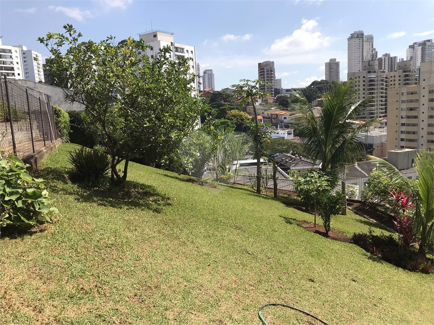 Sobrado à venda com 5 quartos, sendo 1 suíte, em Jardim São Bento, São Paulo, SP