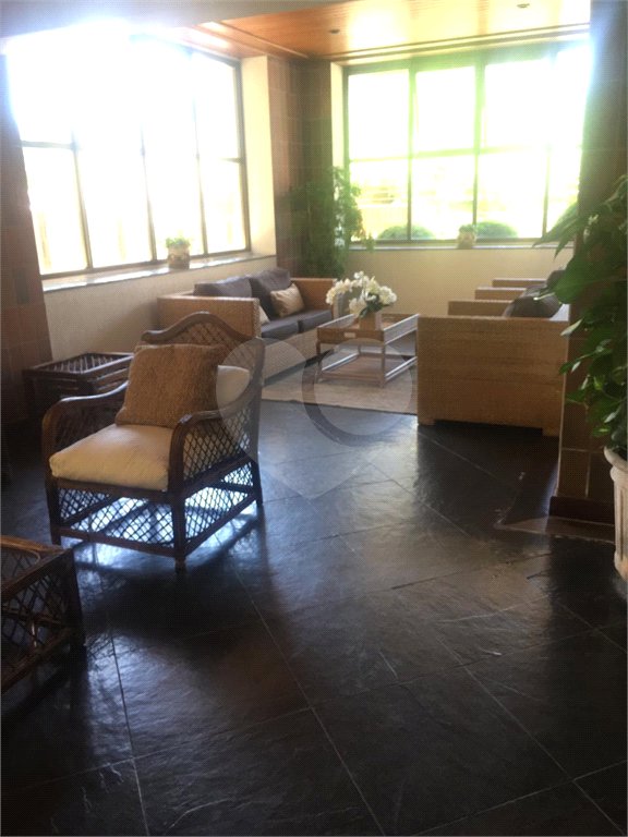 Apartamento à venda com 3 quartos, sendo 1 suíte, em Parque Enseada, Guarujá, SP