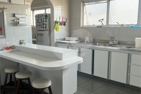 Cobertura à venda ou para alugar com 5 quartos, sendo 2 suítes, em Santa Cecília, São Paulo, SP