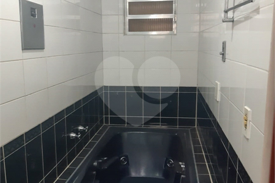 Sobrado à venda com 5 quartos, sendo 3 suítes, em Horto, São Paulo, SP