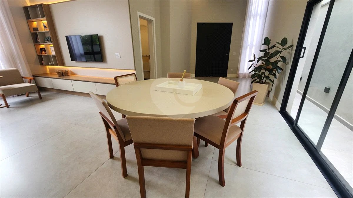 Casa à venda com 3 suítes no condomínio Via Castelli, Louveira - SP