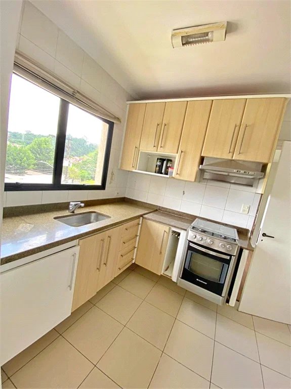 Apartamento à venda com 3 quartos, sendo 1 suíte,  em Vila Andrade, São Paulo, SP