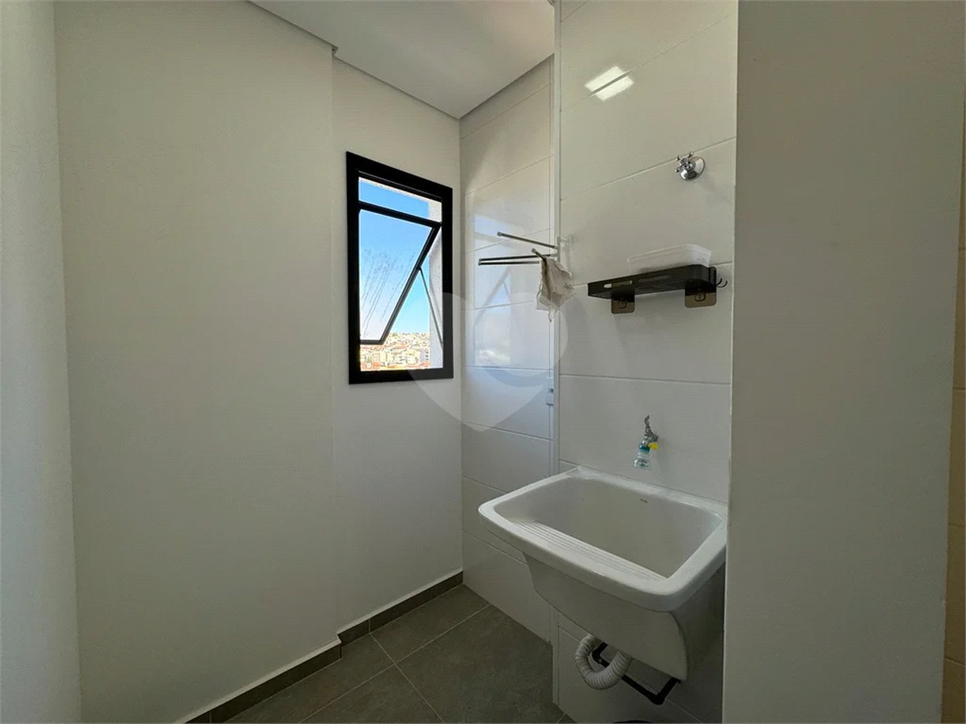 STUDIO SEMI MOBILIADO PARA VENDA OU LOCAÇÃO EM ATIBAIA