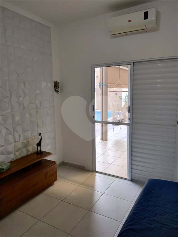 Casa à venda com 3 quartos, sendo 1 suíte, no condomínio Campos do Conde I, Paulínia - SP