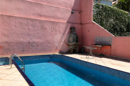 Casa à venda com 4 quartos, sendo 2 suítes,  em Jardim Leonor, São Paulo, SP