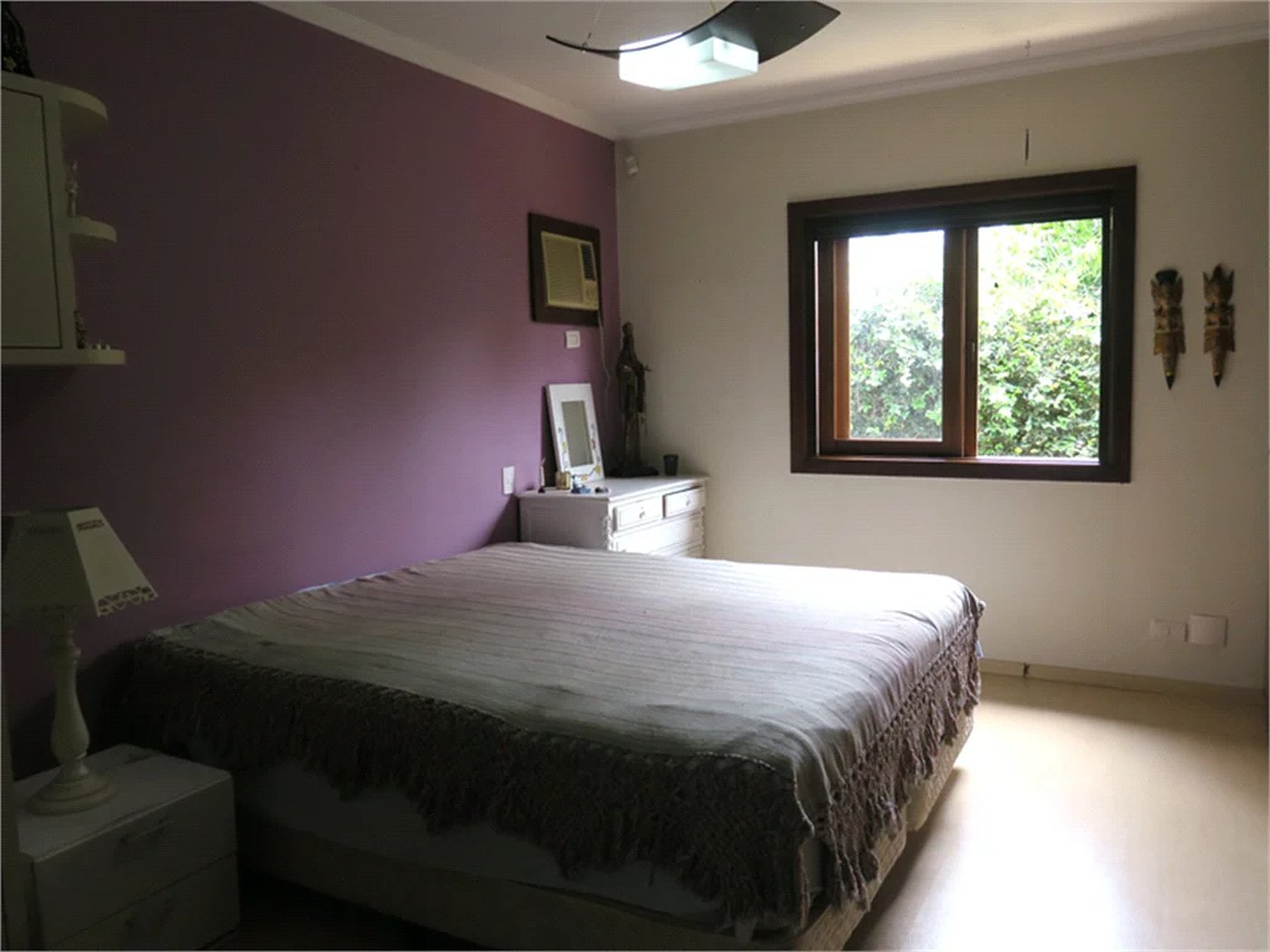 Casa à venda com 4 quartos, sendo 2 suítes, no condomínio Vila das Flores, São Paulo - SP