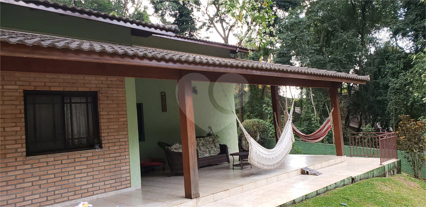 Casa à venda com 3 quartos, sendo 1 suíte, no condomínio Alpes da Cantareira, Mairiporã - SP