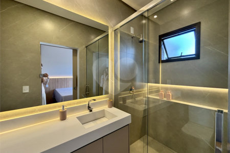 Indaiatuba - Sp - Condominio Maria Candida - R$ 2.250.000,00 - 3 suítes, sendo 1 master com closet e banheiro com duas cubas e dois chuveiros - Escritório - Piscina em Alvenaria aquecida e Hidro com Iluminação - Ar Condicionado instalado em todos os quartos, escritorio, sala e area gourmet