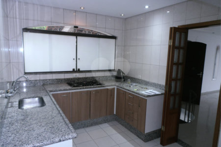 Sobrado à venda ou para alugar com 4 quartos, sendo 1 suíte, em Vila Butantã, São Paulo, SP
