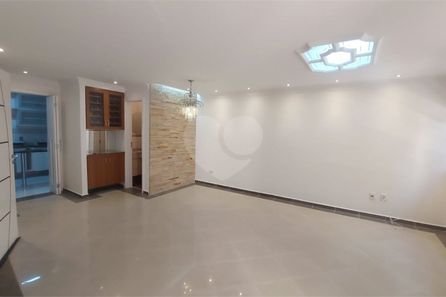 Casa para alugar com 3 quartos, sendo 1 suíte, no condomínio Santanna, São Paulo - SP