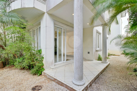 Casa à venda com 4 suítes no condomínio Solar Andaluz, São Paulo - SP