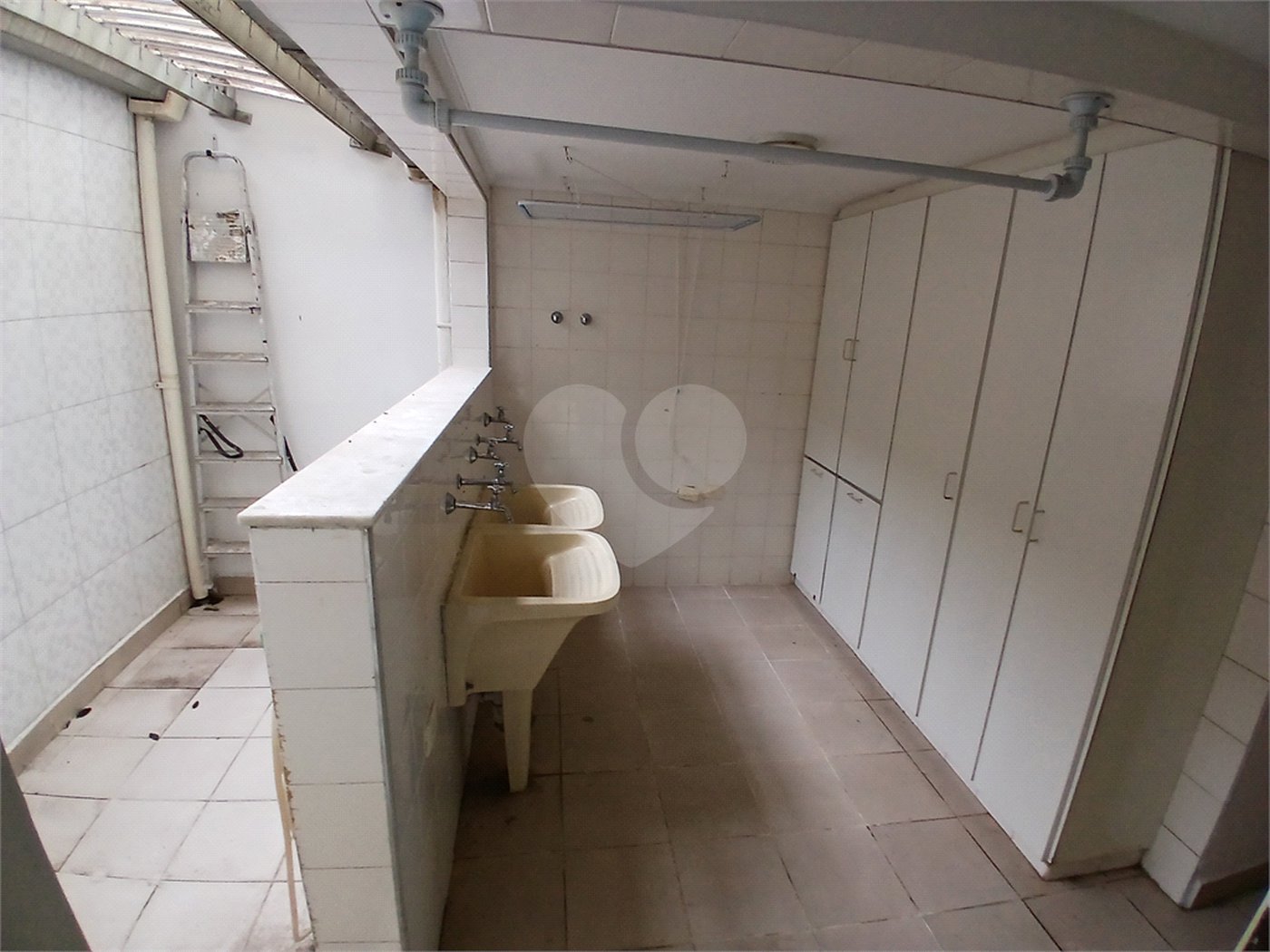 Casa à venda ou para alugar com 3 quartos, sendo 2 suítes, no condomínio Chácara das Rosas, São Paulo - SP