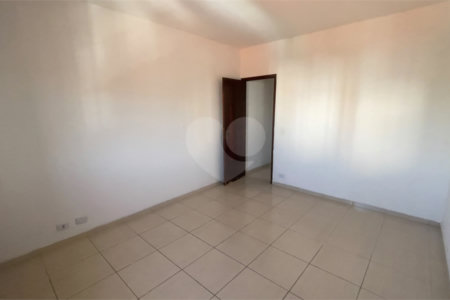 Sobrado à venda com 4 quartos, sendo 1 suíte,  em Jardim Ester Yolanda, São Paulo, SP