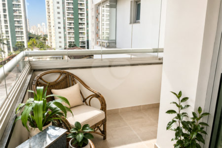 Apartamento à venda com 4 suítes em Vila Uberabinha, São Paulo, SP