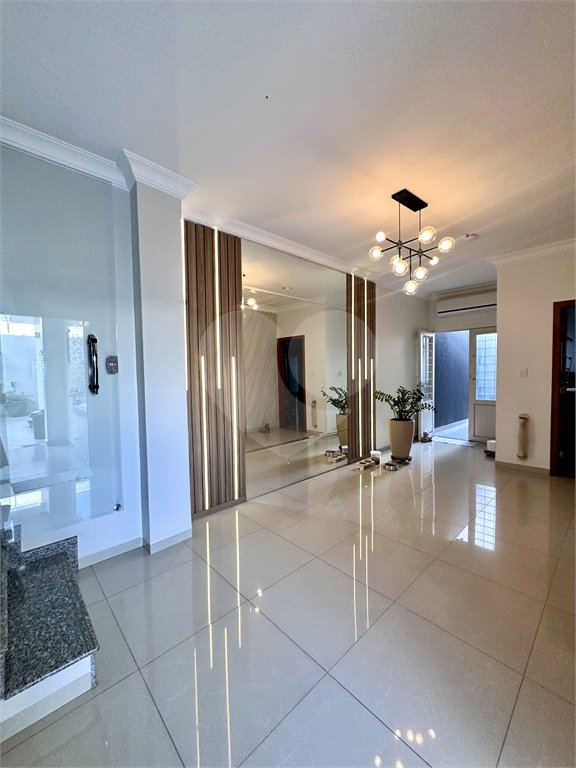 Sobrado à venda com 4 suítes em Jardim Shangri-lá, Cuiabá, MT