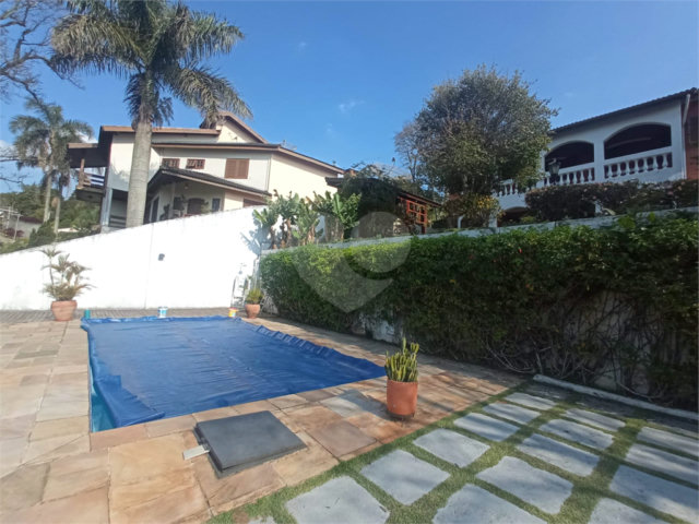 Casa à venda com 4 quartos, sendo 1 suíte,  no condomínio Alpes da Cantareira, Mairiporã - SP