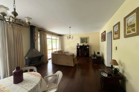 Casa à venda com 4 quartos, sendo 1 suíte, em Jardim das Vertentes, São Paulo, SP