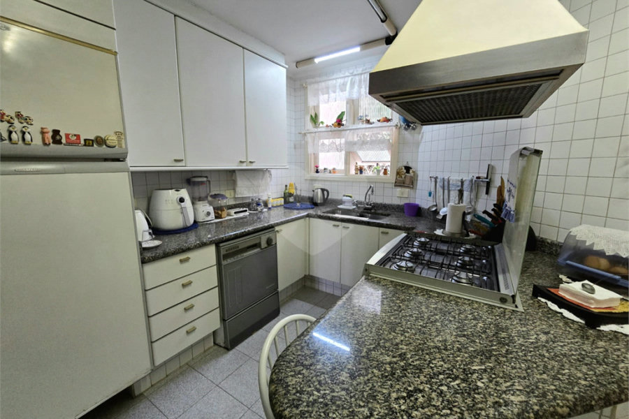 Sobrado à venda com 4 suítes em Tremembé, São Paulo, SP
