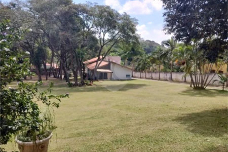 Casa à venda com 5 quartos, sendo 4 suítes, no condomínio Chácaras Flórida, Itu - SP