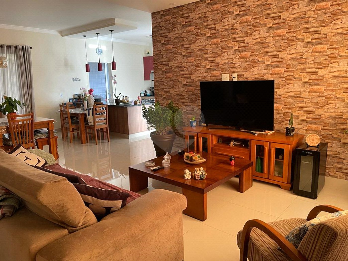 Casa à venda com 3 quartos, sendo 1 suíte, no condomínio Vila Hipica Ii, Vinhedo - SP