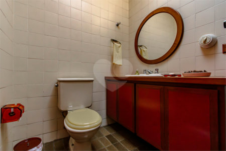 Casa à venda com 4 quartos, sendo 1 suíte,  em Jardim Leonor, São Paulo, SP