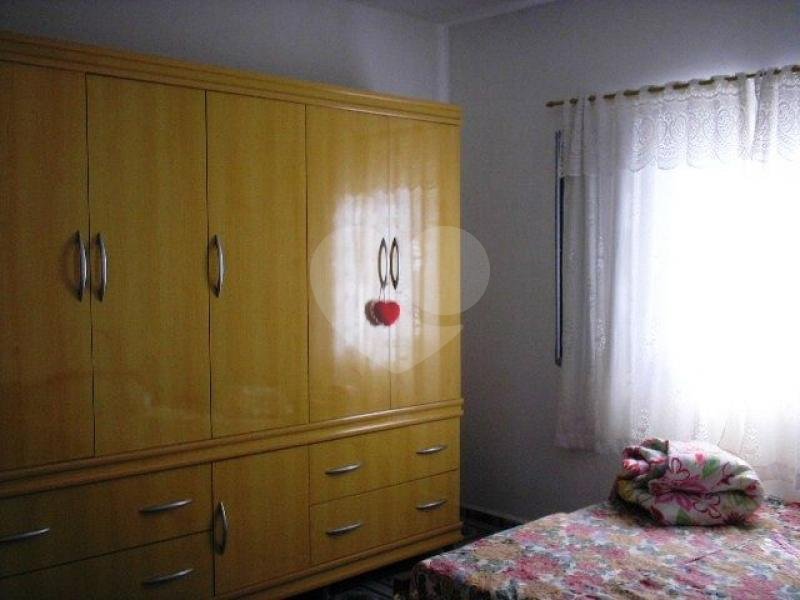 Sobrado à venda com 4 quartos, sendo 1 suíte, em Vila Nivi, São Paulo, SP