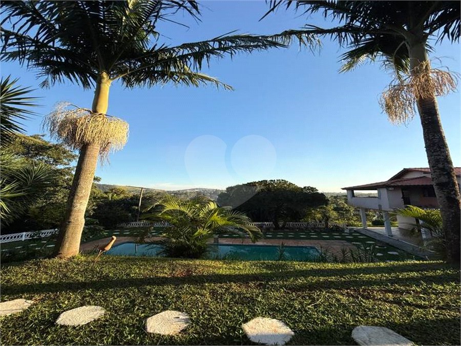 Casa à venda com 6 quartos, sendo 2 suítes, no condomínio Alpes de Mairiporã, Mairiporã - SP