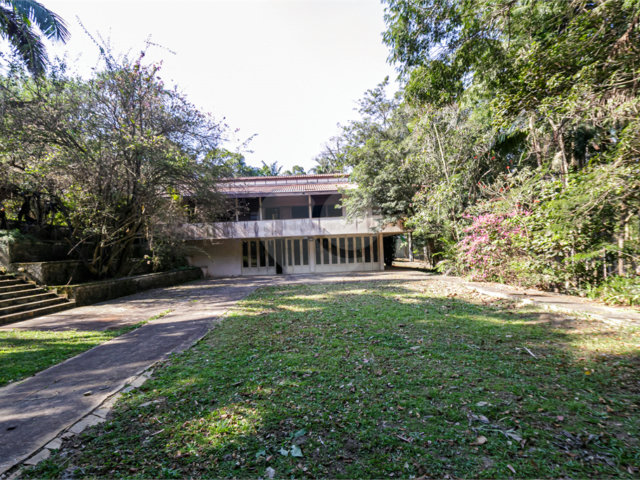 Casa à venda com 5 quartos, sendo 3 suítes,  no condomínio Chácara Flora, São Paulo - SP