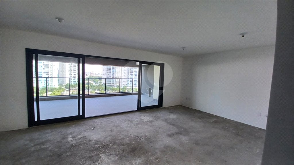 Apartamento à venda com 4 quartos, sendo 3 suítes, em Água Branca, São Paulo, SP