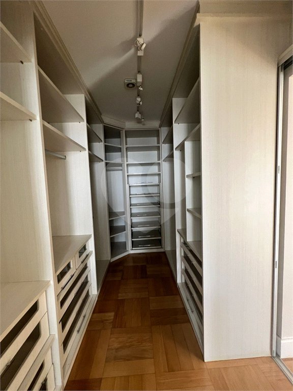 Apartamento à venda com 4 quartos, sendo 2 suítes,  em Vila Oliveira, Mogi das Cruzes, SP
