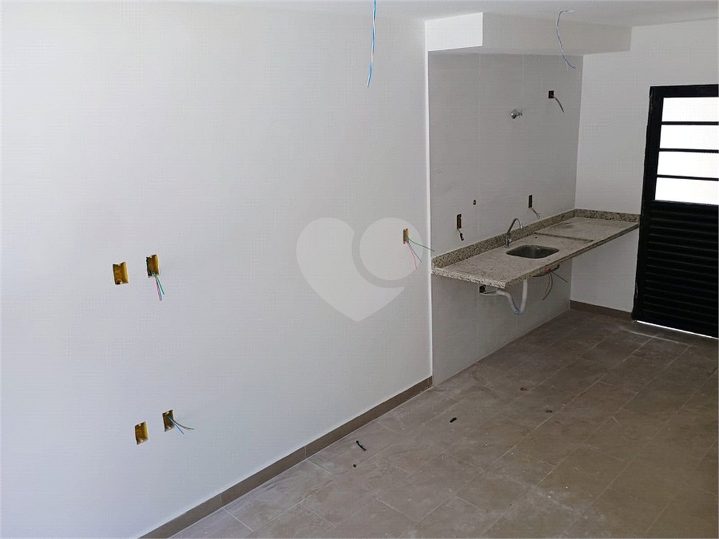 Casa à venda com 2 quartos no condomínio Vila Davos 2, São Paulo - SP
