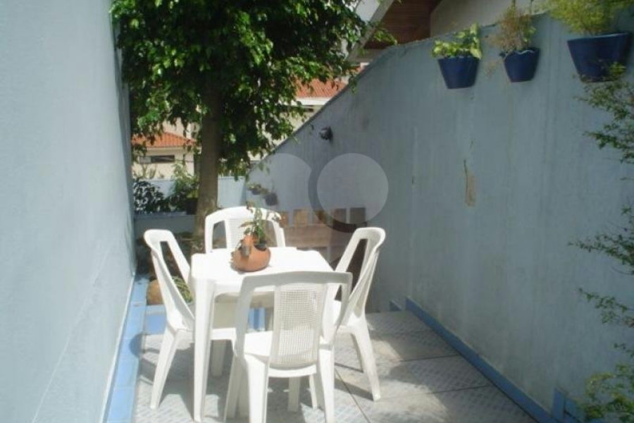 Sobrado à venda com 4 quartos, sendo 3 suítes, em Jardim São Bento, São Paulo, SP