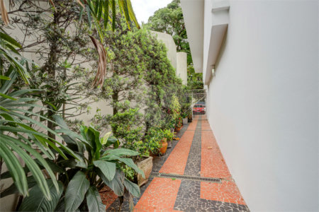 Casa à venda ou para alugar com 4 quartos, sendo 2 suítes, em Ibirapuera, São Paulo, SP