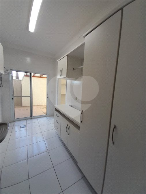 Casa à venda com 4 quartos, sendo 3 suítes, no condomínio Residencial Terras de Vinhedo, Vinhedo - SP