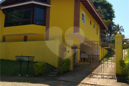 Chácara à venda com 4 quartos, sendo 2 suítes,  em Batatuba, Piracaia, SP