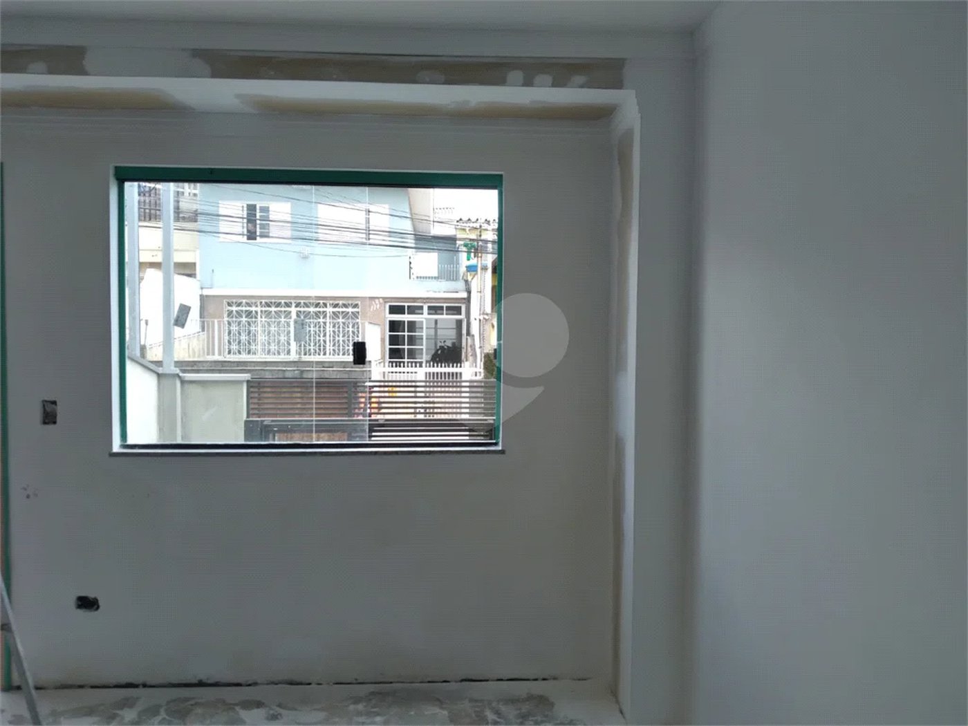 Sobrado à venda com 2 suítes em Vila Nivi, São Paulo, SP