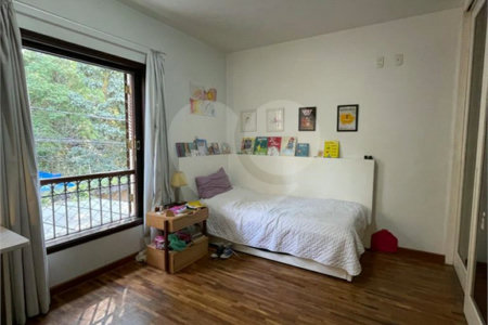 Casa à venda com 4 quartos, sendo 1 suíte, em Vila Morumbi, São Paulo, SP