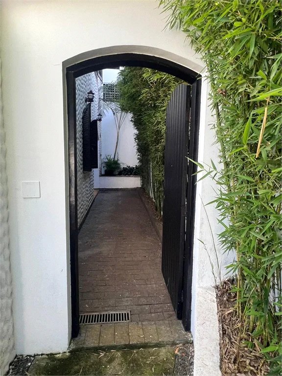 Casa à venda com 5 quartos, sendo 4 suítes, em Parque Maria Helena, São Paulo, SP